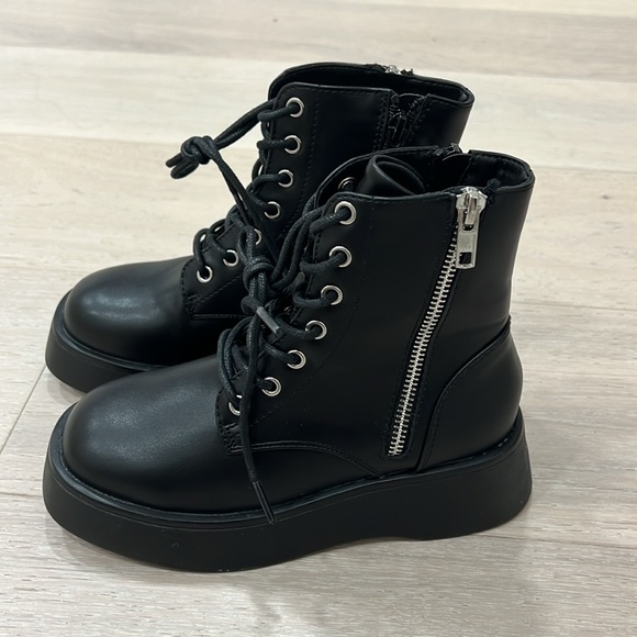 Steve Madden Girls ankle boots size 2 - Picture 2 of 4